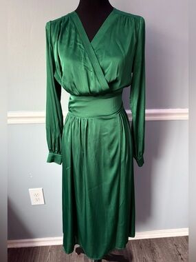 Classic Green Long-Sleeve Wrap-Style Midi Dress M